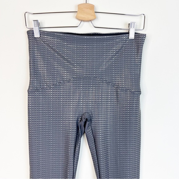 Spanx Booty Boost Active Leggings Metallic Gray Size Large - Picture 10 of 12